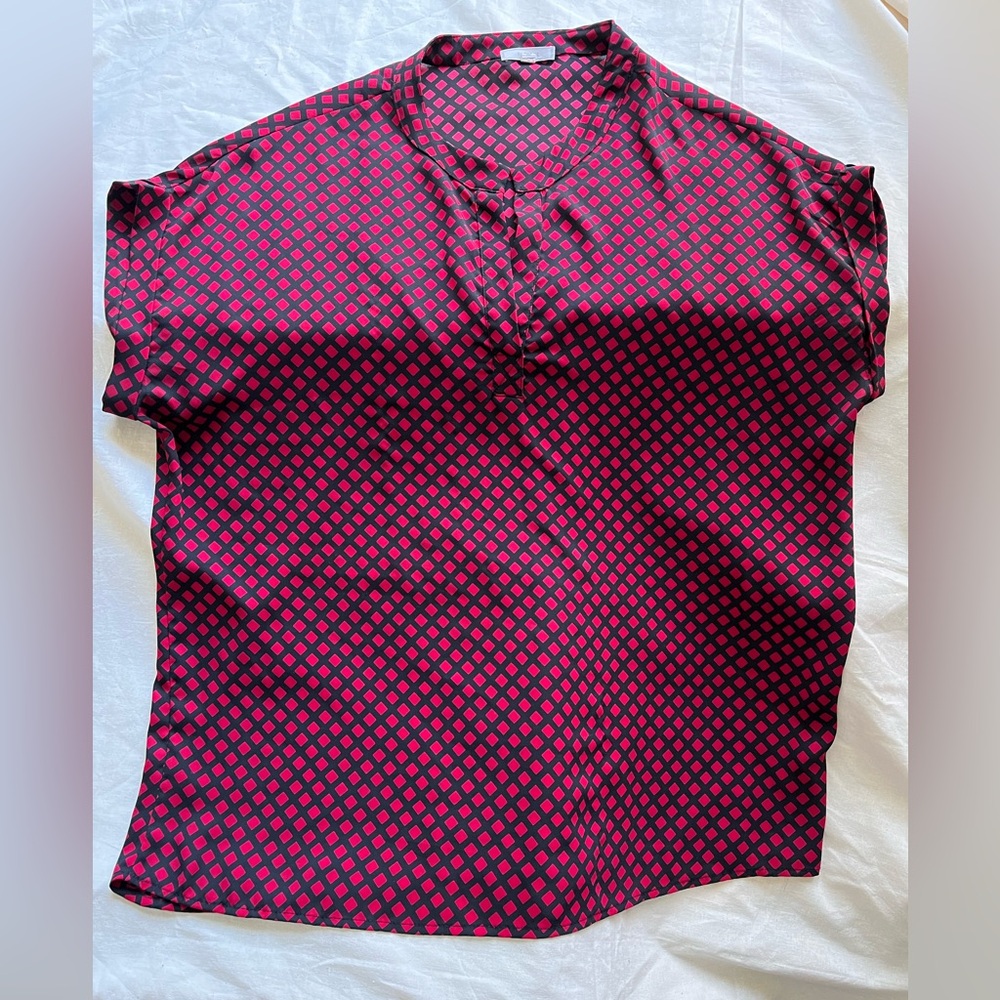 Pleione Red and Black Diamond Print Short Sleeve Blouse